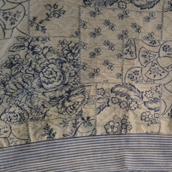 Light Blue & White Reversible Duvet by Austin Horn Collection, Queen-Size - Picture 1 of 4